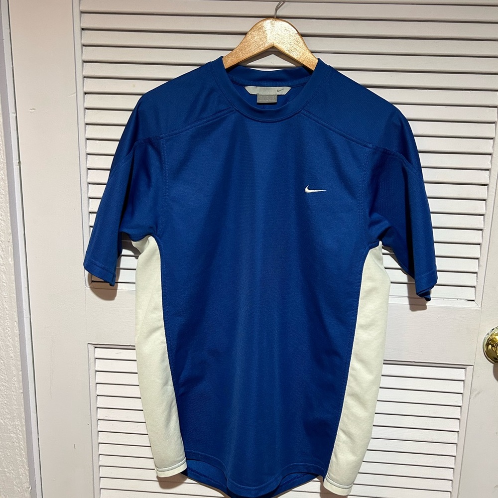 Nike blue & white Shirt sleeve shirt men white swoosh Size medium.